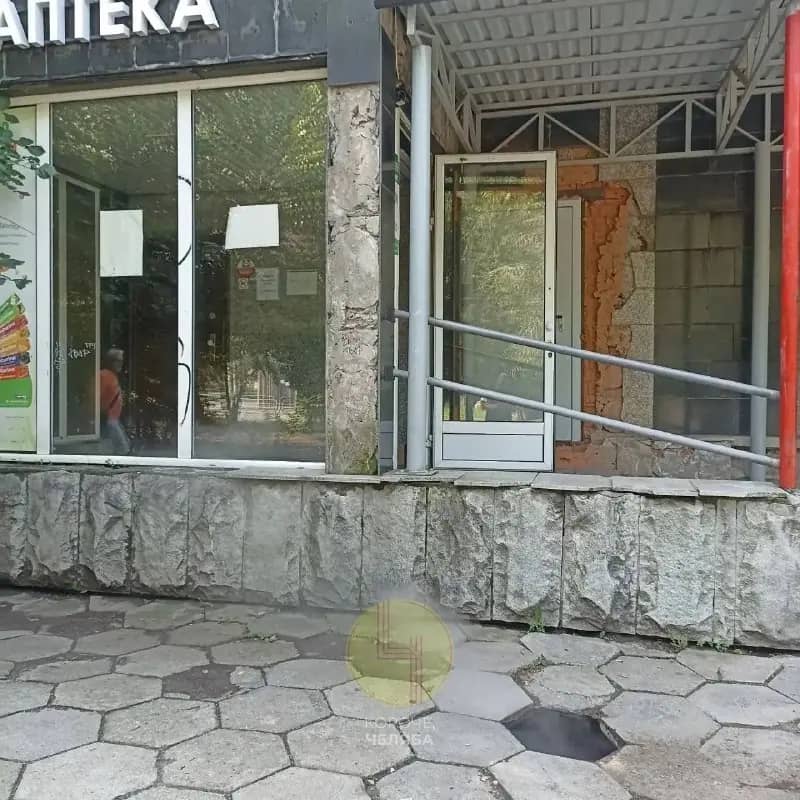 Плитка провалилась под ногами школьника на Тухачевского в Челябинске