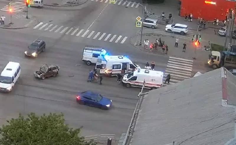 Водитель пострадал после ДТП на перекрестке Доватора-Шаумяна