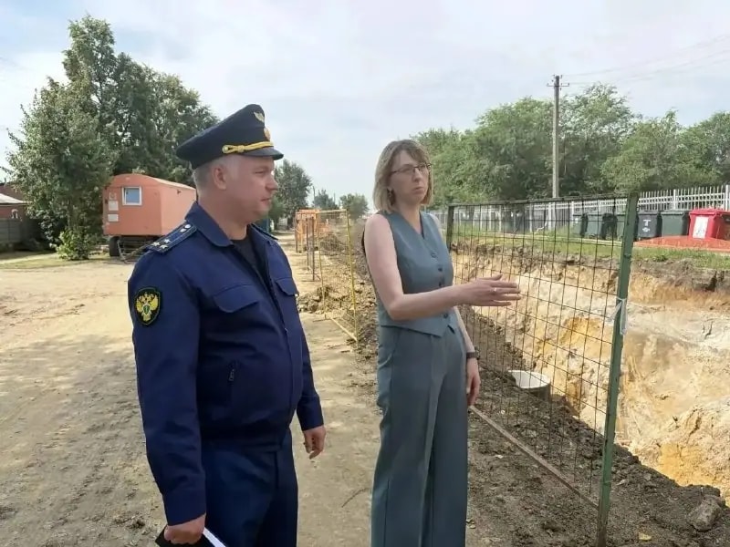 Прокурор Южноуральска проверил реконструкцию сетей водоотведения