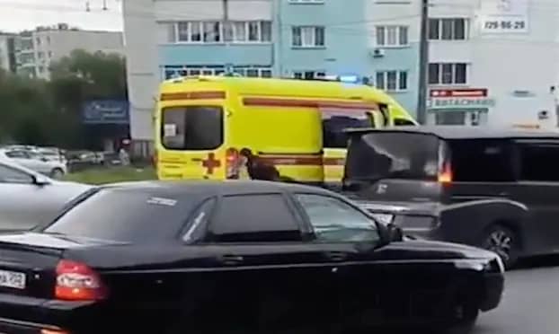 Челябинцы напали на врачей скорой помощи у ТРК «Космос