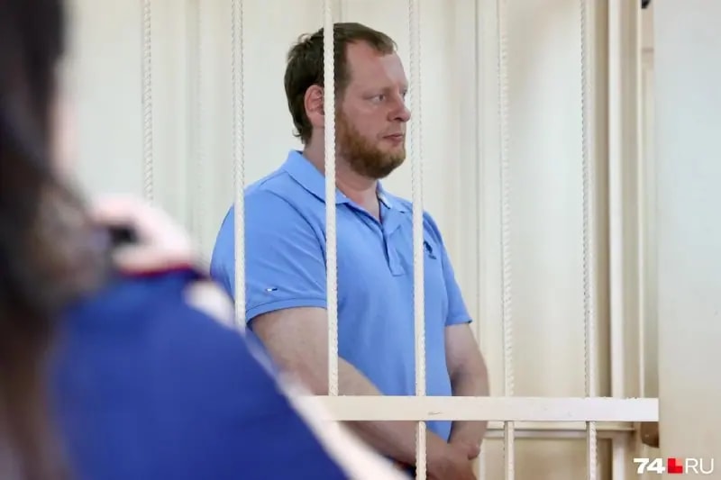 Предприниматель Вахатов получил 8 лет колонии за взятки банковским служащим