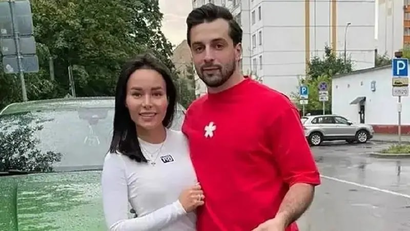 Хоккеист «Металлурга» на гидроцикле сбил женщину с ребёнком на сапборде