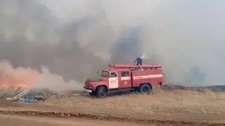 Глава южноуральского посёлка отличился при тушении пожара на свалке