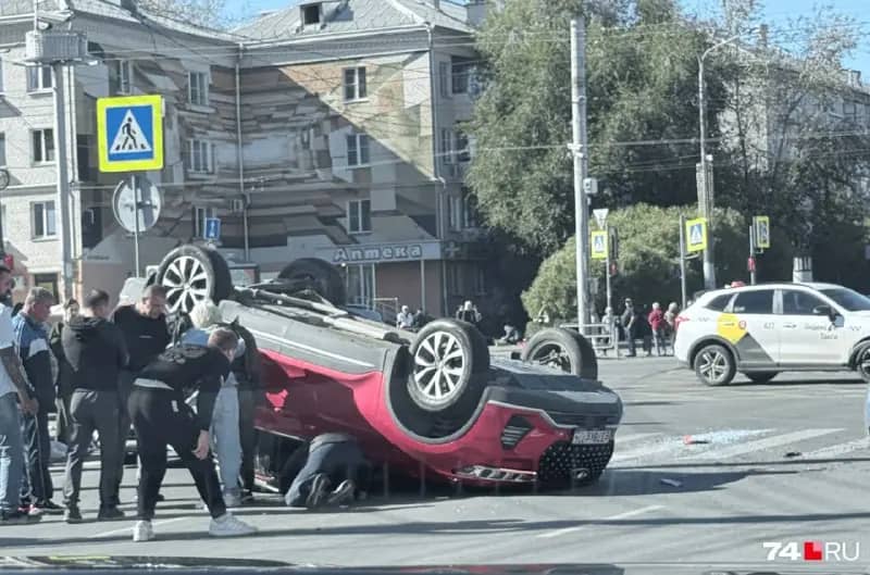 На перекрестке Доватора и Воровского столкнулись HAVAL и Chery, пострадали три человека