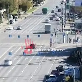 В Челябинске иномарка опрокинулась на переход, пострадали двое
