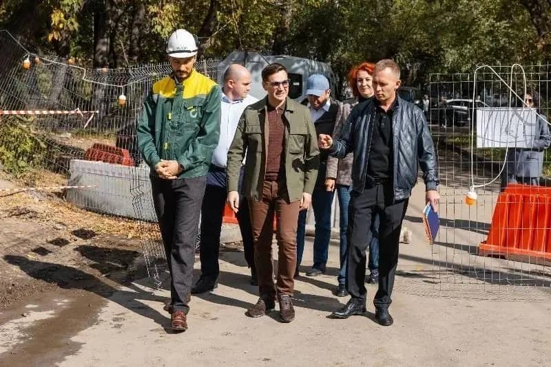 В Челябинске реконструируют тепломагистраль на улице Комаровского