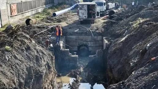В Челябинске ремонтируют водовод под железнодорожными путями